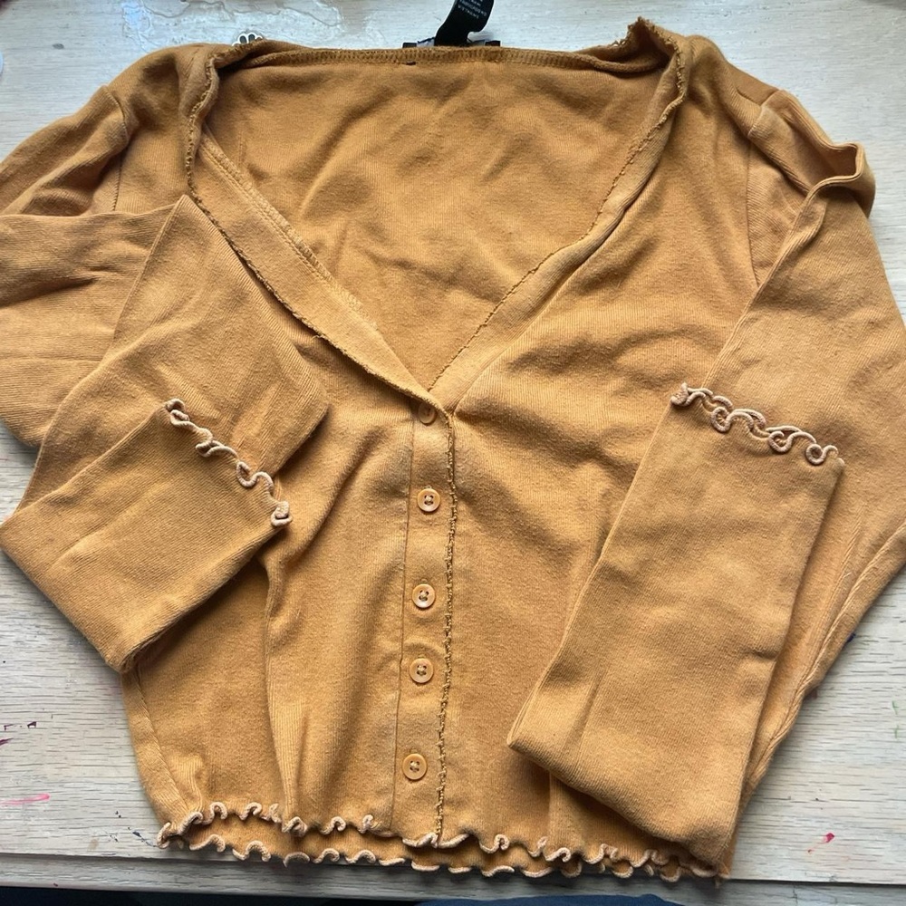 Squiggled sleeve button up shirt
